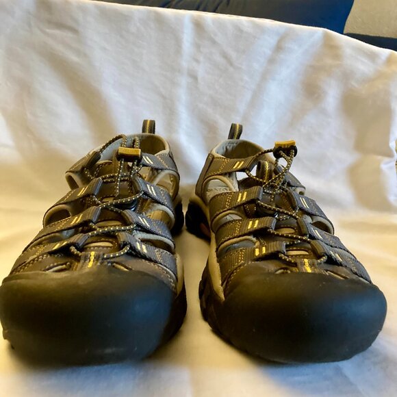LIKE NEW, Men's SZ 11.5, KEEN Newport H2 Sandals in Raven Aluminum - Picture 7 of 10